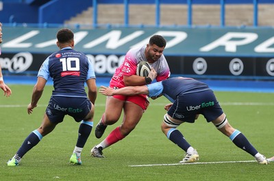 090521 - Cardiff Blues v Dragons, Guinness PRO14 Rainbow Cup - Leon Brown of Dragons takes on Cory Hill of Cardiff Blues