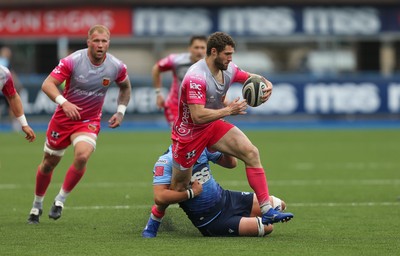 090521 - Cardiff Blues v Dragons, Guinness PRO14 Rainbow Cup - Jonah Holmes of Dragons looks for support as he is tackled by Olly Robinson of Cardiff Blues