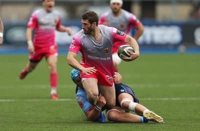 090521 - Cardiff Blues v Dragons, Guinness PRO14 Rainbow Cup - Jonah Holmes of Dragons looks for support as he is tackled by Olly Robinson of Cardiff Blues