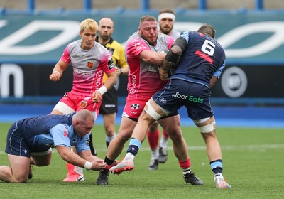 090521 - Cardiff Blues v Dragons, Guinness PRO14 Rainbow Cup - Greg Bateman of Dragons takes on Josh Turnbull of Cardiff Blues