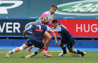 090521 - Cardiff Blues v Dragons, Guinness PRO14 Rainbow Cup - Rio Dyer of Dragons looks for a way between Josh Turnbull of Cardiff Blues and Max Llewellyn of Cardiff Blues