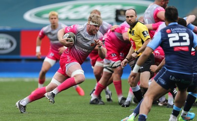 090521 - Cardiff Blues v Dragons, Guinness PRO14 Rainbow Cup - Aaron Wainwright of Dragons charges towards the line