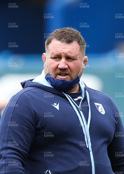 090521 - Cardiff Blues v Dragons, Guinness PRO14 Rainbow Cup - Cardiff Blues head coach Dai Young during warm up