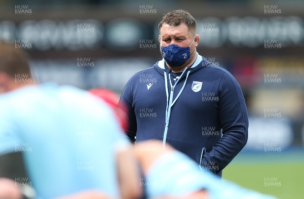 090521 - Cardiff Blues v Dragons, Guinness PRO14 Rainbow Cup - Cardiff Blues head coach Dai Young looks on during warm up