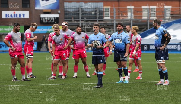 090521 - Cardiff Blues v Dragons, Guinness PRO14 Rainbow Cup - Players from both teams look on as referee Mike Adamson refers to the big screen while conferring with the TMO
