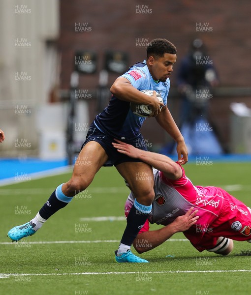 090521 - Cardiff Blues v Dragons, Guinness PRO14 Rainbow Cup - Ben Thomas of Cardiff Blues is tackled by Joe Davies of Dragons