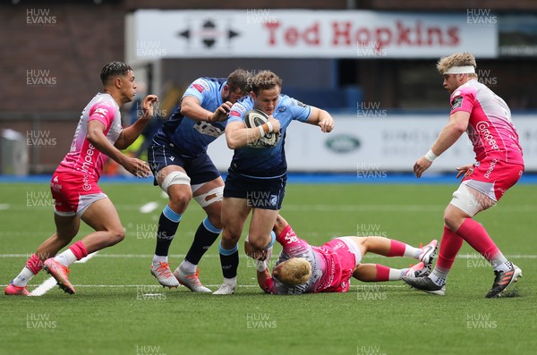 090521 - Cardiff Blues v Dragons, Guinness PRO14 Rainbow Cup - Hallam Amos of Cardiff Blues looks to break the tackle from Gonzalo Bertranou of Dragons