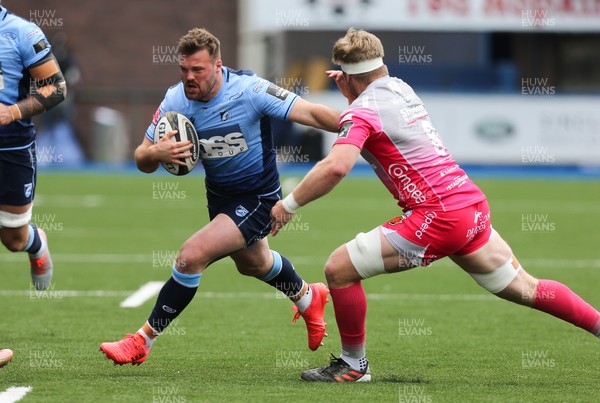 090521 - Cardiff Blues v Dragons, Guinness PRO14 Rainbow Cup - Owen Lane of Cardiff Blues takes on Aaron Wainwright of Dragons