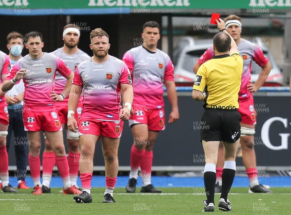 090521 - Cardiff Blues v Dragons, Guinness PRO14 Rainbow Cup - Referee Mike Adamson shows Rhys Lawrence of Dragons a red card