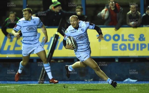 211218 - Cardiff Blues v Dragons Rugby - Guinness PRO14 - Dan Fish of Cardiff Blues runs in to score try
