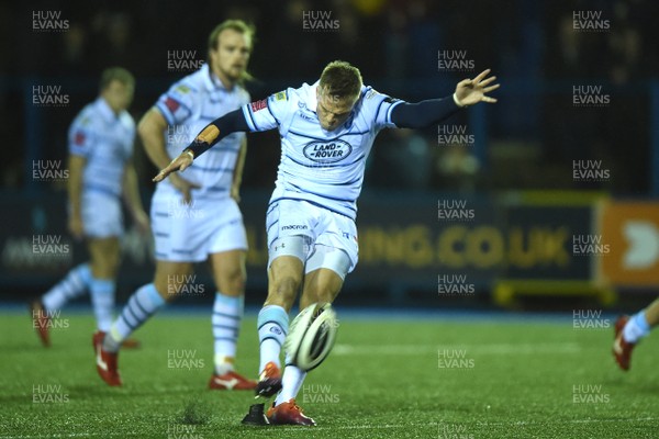 211218 - Cardiff Blues v Dragons Rugby - Guinness PRO14 - Gareth Anscombe of Cardiff Blues kicks a penalty from the half way