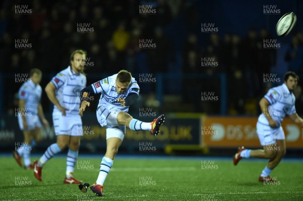 211218 - Cardiff Blues v Dragons Rugby - Guinness PRO14 - Gareth Anscombe of Cardiff Blues kicks a penalty from the half way