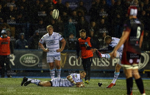 211218 - Cardiff Blues v Dragons - Guinness PRO14 - Gareth Anscombe of Cardiff Blues tries to kick a penalty