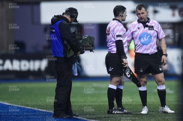 261219 - Cardiff Blues v Dragons - Guinness PRO14 -  Referee Nigel Owens consults his touch judge 