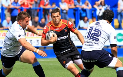 290815 - Cardiff Blues v Newport Gwent Dragons - Preseason friendly - Jason Tovey of Dragons takes on Thomas Davies(L) and Adam Thomas of Blues