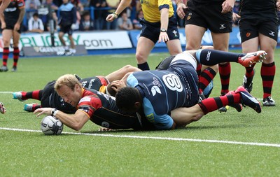 290815 - Cardiff Blues v Newport Gwent Dragons, Pre-Season Friendly -Sarel Pretorius of Newport Gwent Dragons powers over to score try