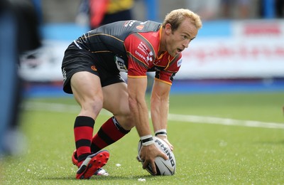 290815 - Cardiff Blues v Newport Gwent Dragons, Pre-Season Friendly -Sarel Pretorius of Newport Gwent Dragons races in to score his second try