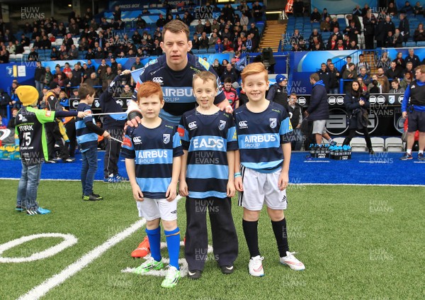 010315 Cardiff Blues v Edinburgh Rugby - GuinnessPro12 -Blues mascots with captain Matthew Rees