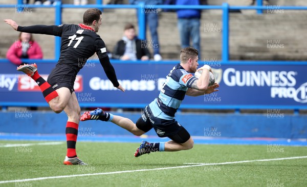 010315 - Cardiff Blues v Edinburgh Rugby, Guinness PRO12 -Cardiff Blues Gavin Evans dives over the try line but the try is dis-allowed