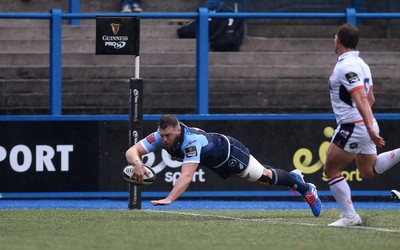 051019 - Cardiff Blues v Edinburgh Rugby - Guinness PRO14 - Owen Lane of Cardiff Blues runs in to score a try