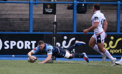 051019 - Cardiff Blues v Edinburgh Rugby - Guinness PRO14 - Owen Lane of Cardiff Blues runs in to score a try