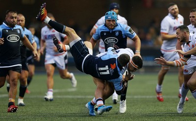 051019 - Cardiff Blues v Edinburgh Rugby - Guinness PRO14 - Matthew Morgan of Cardiff Blues goes over Damien Hoyland of Edinburgh