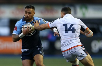 051019 - Cardiff Blues v Edinburgh Rugby - Guinness PRO14 - Willis Halaholo of Cardiff Blues is tackled by Jamie Farndale of Edinburgh