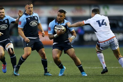 051019 - Cardiff Blues v Edinburgh Rugby - Guinness PRO14 - Willis Halaholo of Cardiff Blues is tackled by Jamie Farndale of Edinburgh