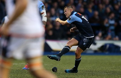 051019 - Cardiff Blues v Edinburgh Rugby - Guinness PRO14 - Jarrod Evans of Cardiff Blues kicks a penalty