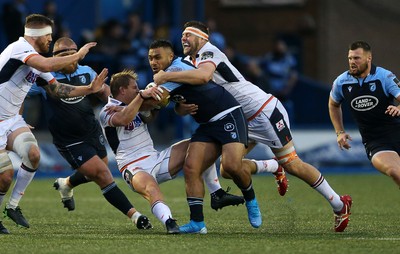 051019 - Cardiff Blues v Edinburgh Rugby - Guinness PRO14 - Willis Halaholo of Cardiff Blues is tackled by Jaco van der Walt and Luke Crosbie of Edinburgh