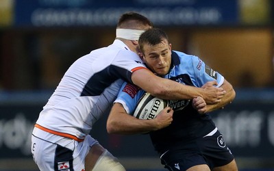 051019 - Cardiff Blues v Edinburgh Rugby - Guinness PRO14 - Garyn Smith of Cardiff Blues is tackled by Luke Crosbie of Edinburgh