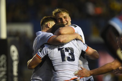 051019 - Cardiff Blues v Edinburgh Rugby - Guinness PRO14 - Edinburgh players celebrate a try