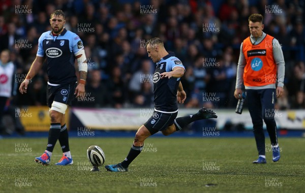 051019 - Cardiff Blues v Edinburgh Rugby - Guinness PRO14 - Jarrod Evans of Cardiff Blues kicks a penalty