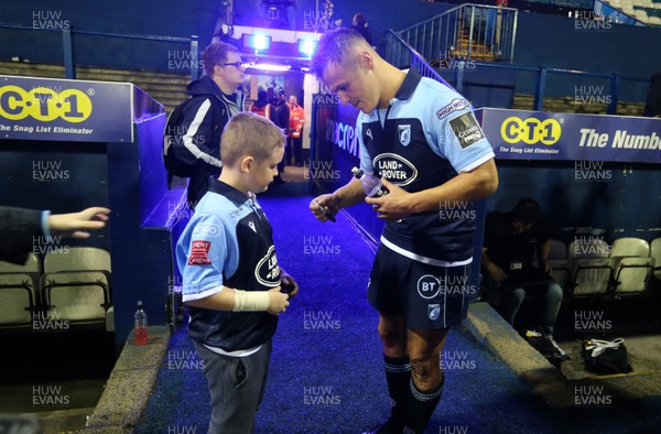 051019 - Cardiff Blues v Edinburgh Rugby - Guinness PRO14 - Jarrod Evans of Cardiff Blues signs a young fans shirt