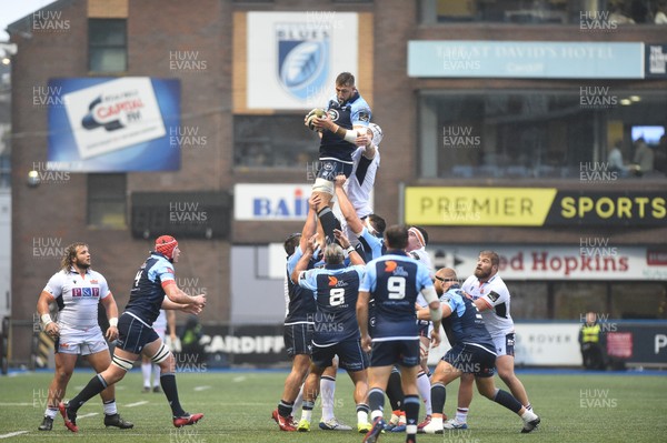 051019 - Cardiff Blues v Edinburgh Rugby - Guinness PRO14 - Josh Turnbull of Cardiff Blues wins clean line out ball