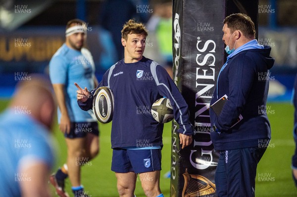 220321 - Cardiff Blues v Edinburgh - Guinness PRO14 - Jarrod Evans of Cardiff Blues talks to Dai Young Cardiff Blues head coach prior to the match