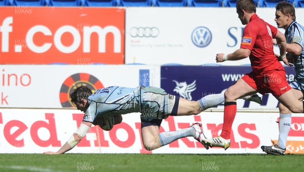 220412 - Cardiff Blues v Edinburgh - RaboDirect PRO12 -Alex Cuthbert of Cardiff Blues runs in to score try