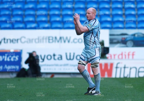 220412 Cardiff Blues v Edinburgh - RaboDirect PRO 12 -Blues' Martyn Williams applauds the crowd as he leaves the field