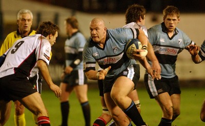 280105 - Cardiff Blues v Edinburgh - Celtic League - Blues' John Yapp pushes forward