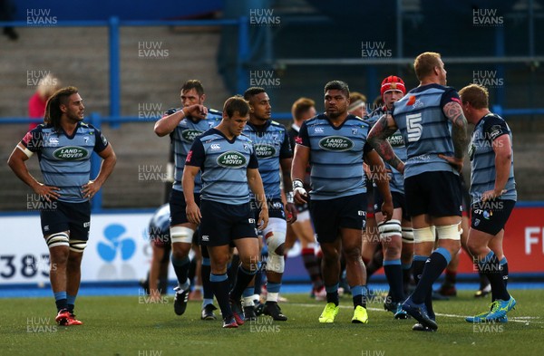 010917 - Cardiff Blues v Edinburgh Rugby - Guinness PRO14 - Dejected Cardiff Blues players after Edinburgh score a try