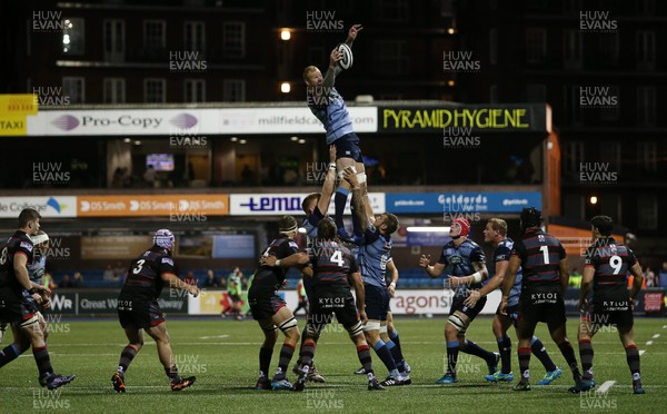 010917 - Cardiff Blues v Edinburgh Rugby - Guinness PRO14 - Damian Welch of Cardiff Blues wins the line out