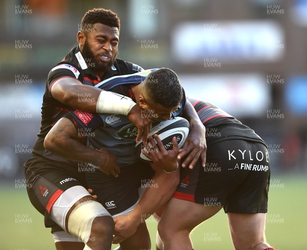 010917 - Cardiff Blues v Edinburgh - Guinness PRO14 - Rey Lee-Lo of Cardiff Blues is tackled by Junior Rasolea and WP Nel of Edinburgh