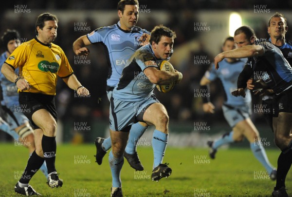 20.02.09 - Cardiff Blues v Glasgow - Magners League - Cardiff's Dafydd Hewitt breaks through to score try. 