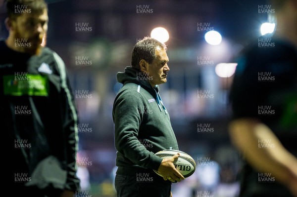 060119 - Cardiff Blues v Glasgow Warriors, Guinness PRO14 - Glasgow Warriors Coach Dave Rennie looks on ahead of the game 