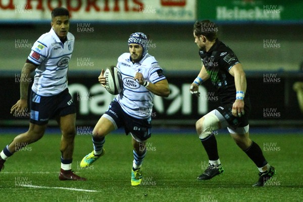 160219 - Cardiff Blues v Glasgow Warriors - GuinnessPRO14 - Matthew Morgan of Cardiff Blues takes on Peter Horne of Glasgow