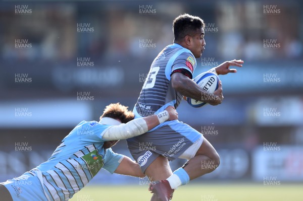 211018 - Cardiff Blues v Glasgow Warriors - European Rugby Champions Cup - Rey Lee-Lo of Cardiff Blues is tackled by Ryan Wilson of Glasgow Warriors