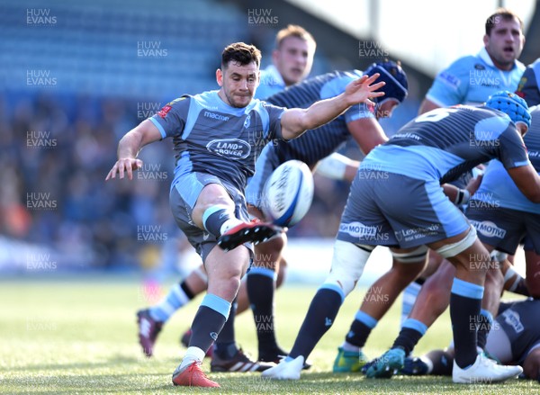 211018 - Cardiff Blues v Glasgow Warriors - European Rugby Champions Cup - Tomos Williams of Cardiff Blues gets the ball away