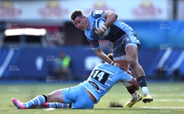211018 - Cardiff Blues v Glasgow Warriors - European Rugby Champions Cup - Jason Harries of Cardiff Blues is tackled by Lee Jones of Glasgow Warriors