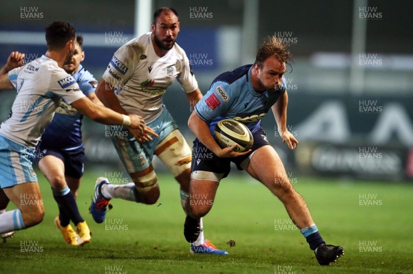 291120 - Cardiff Blues v Glasgow Warriors - Guinness PRO14 - Kristian Dacey of Cardiff Blues is tackled by Sean Kennedy of Glasgow