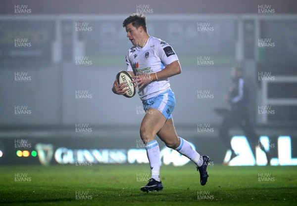 291120 - Cardiff Blues v Glasgow Warriors - Guinness PRO14 - Huw Jones of Glasgow runs in to score a try